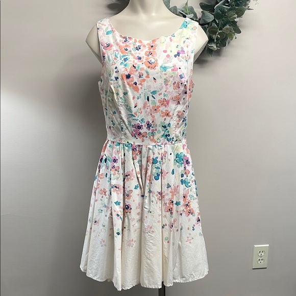 LC Lauren Conrad Sleeveless Fit and Flare Floral Watercolor Back Cutout Dress 8 - Picture 1 of 16